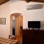 Domos Anticas Lägenhet Galtellì